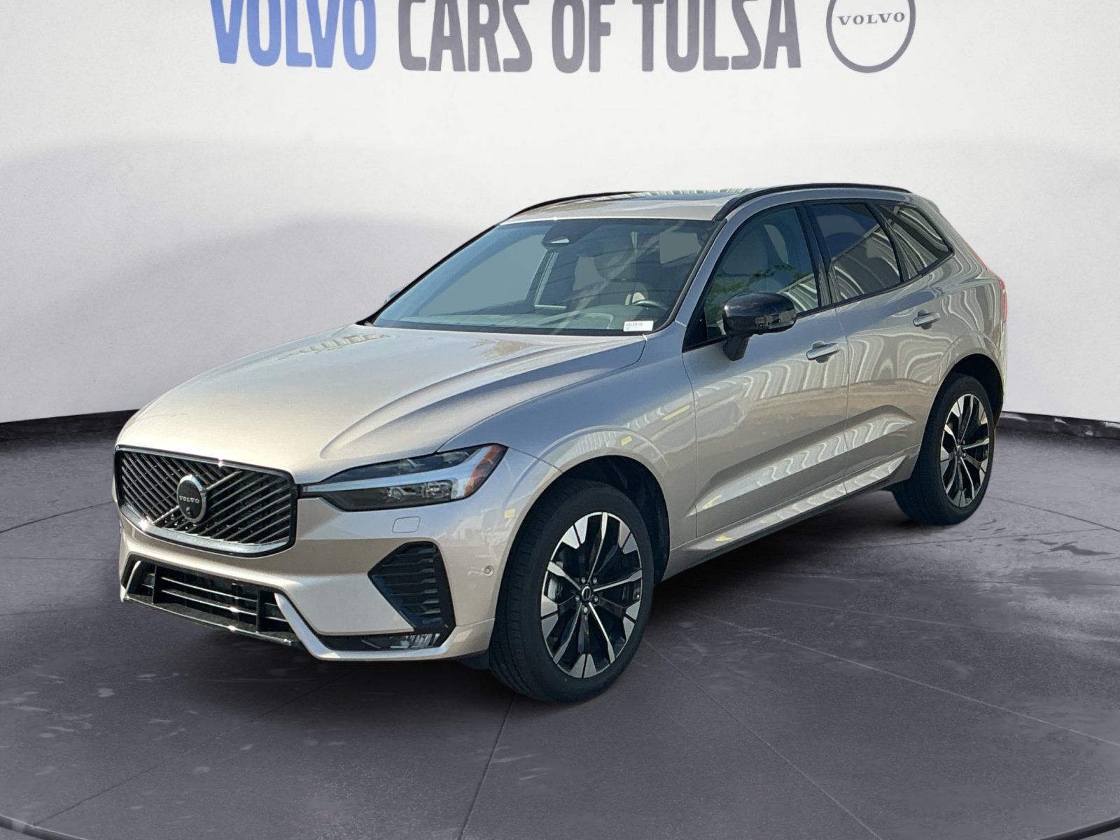 2026 Volvo XC60 Plus
