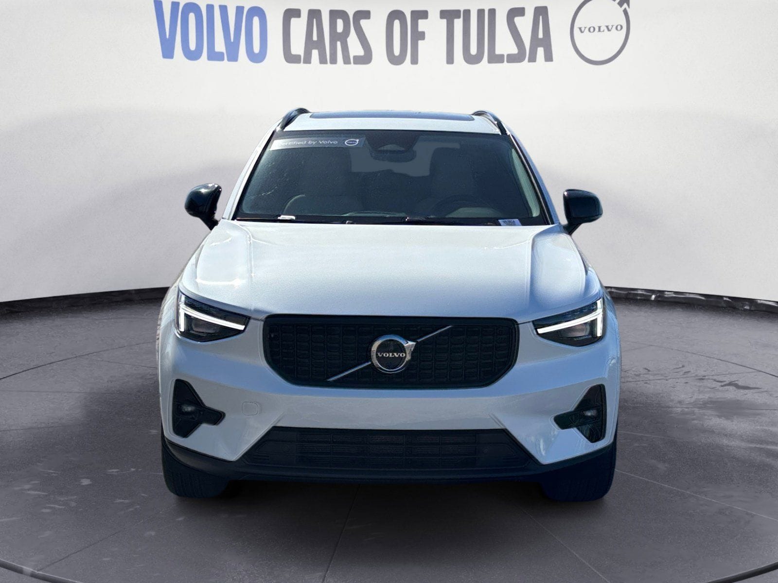 2026 Volvo XC40 Plus - Photo 8