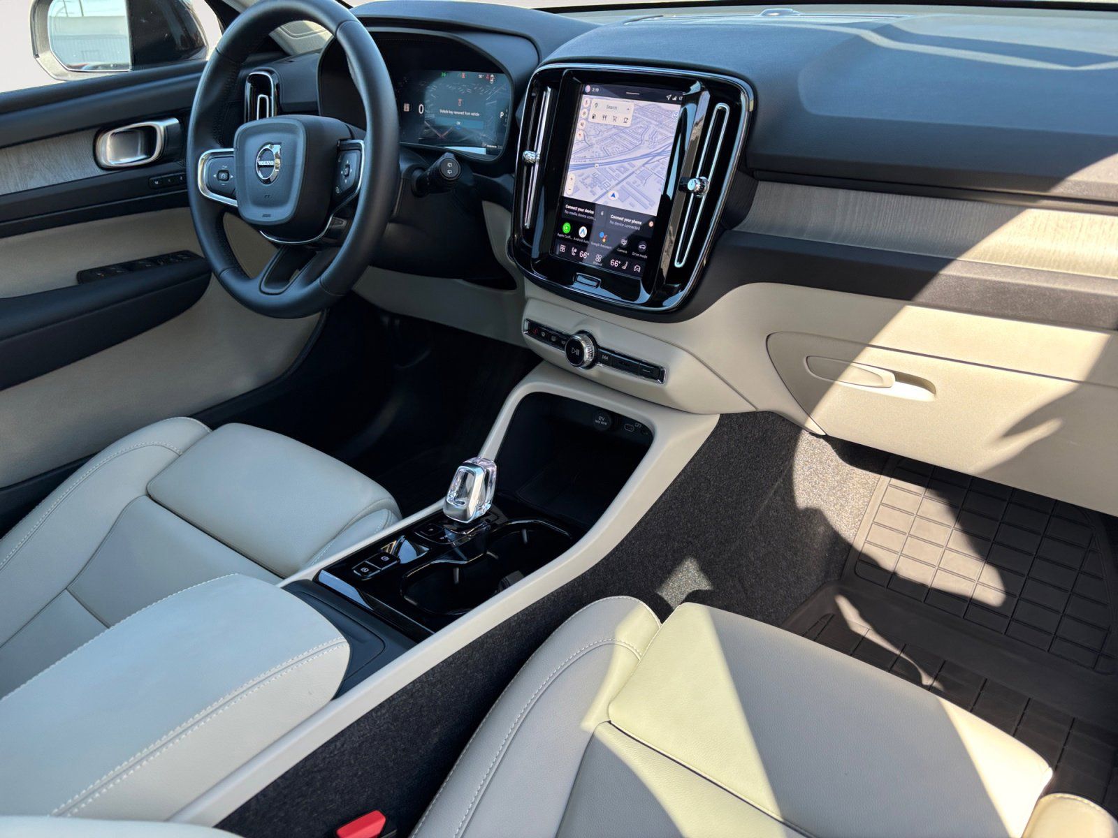 2026 Volvo XC40 Plus - Photo 10