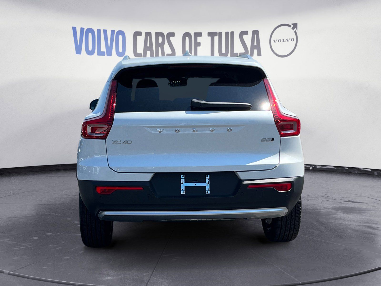 2025 Volvo XC40 Plus photo 4