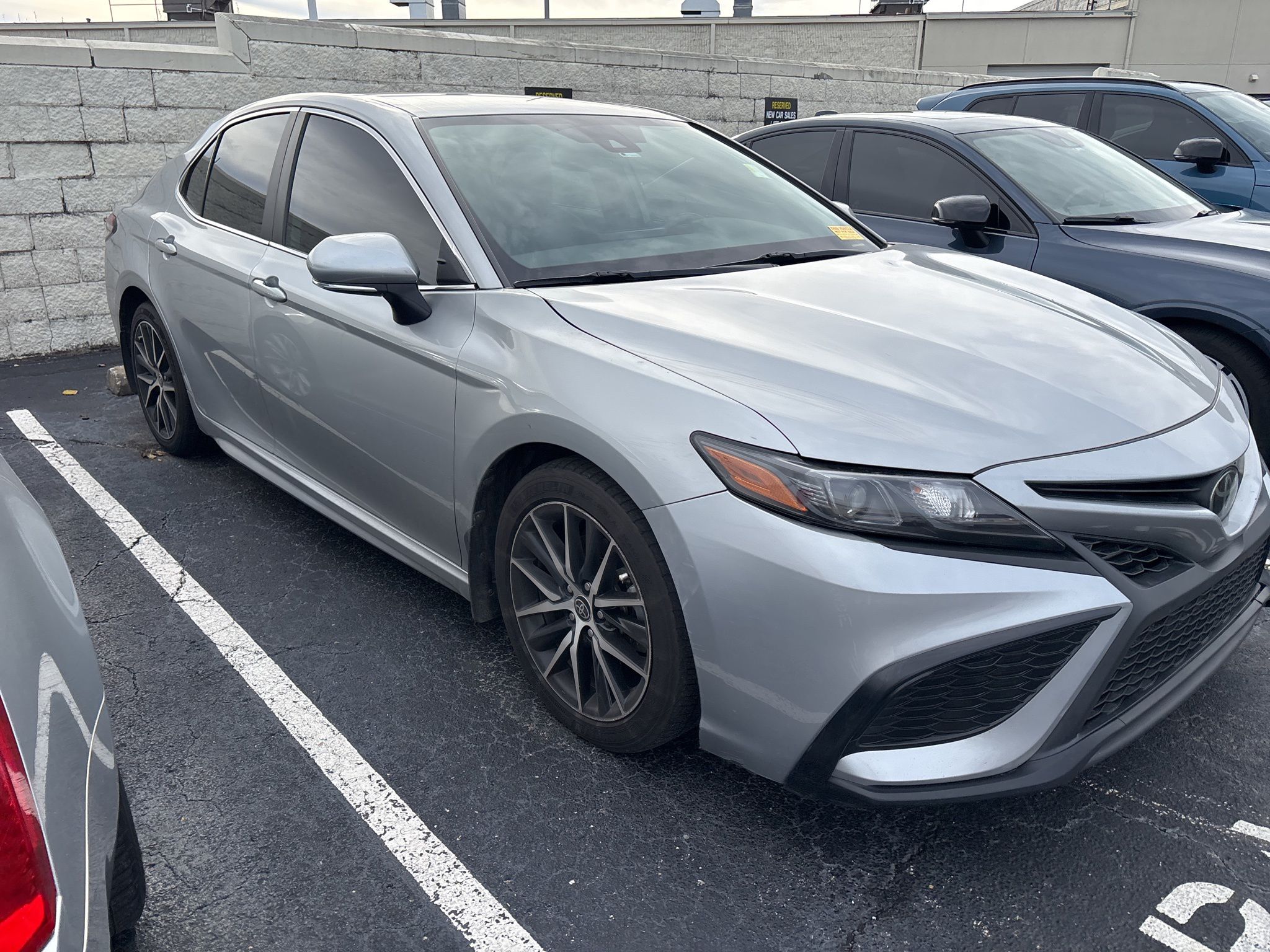 2022 Toyota Camry SE photo 3