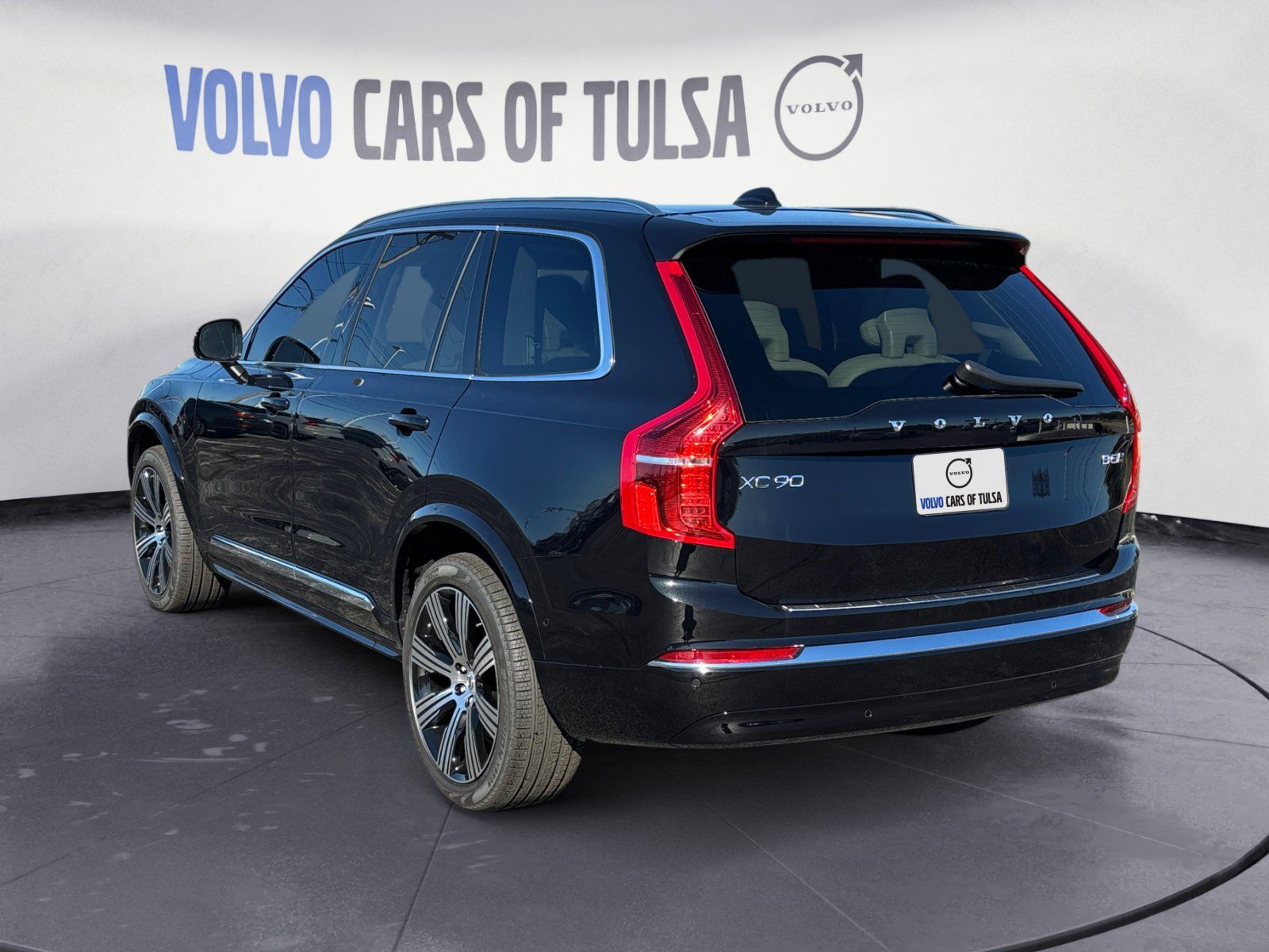 2025 Volvo XC90 B5 Plus photo 3