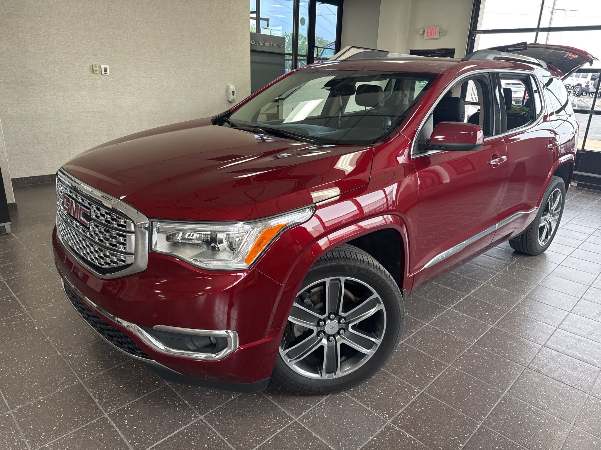 2018 GMC Acadia Denali FWD's photo