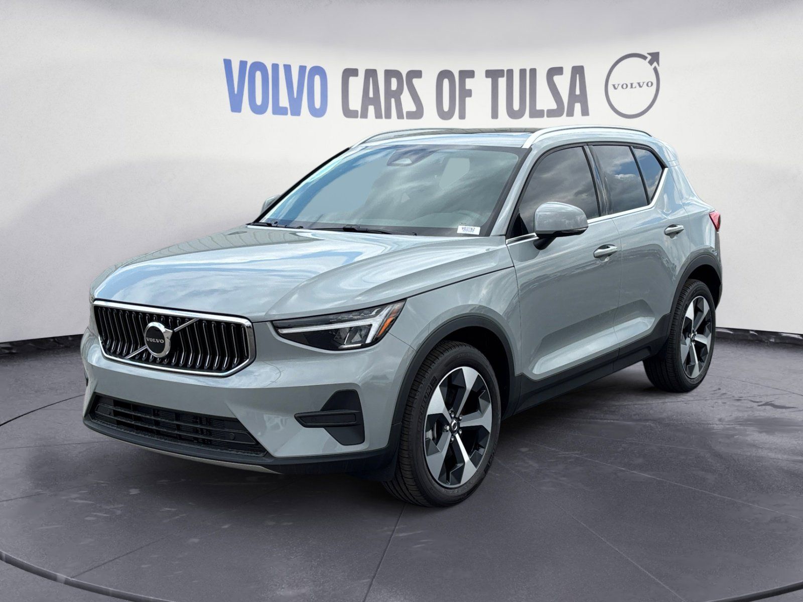 2025 Volvo XC40 B5 Core Bright Theme