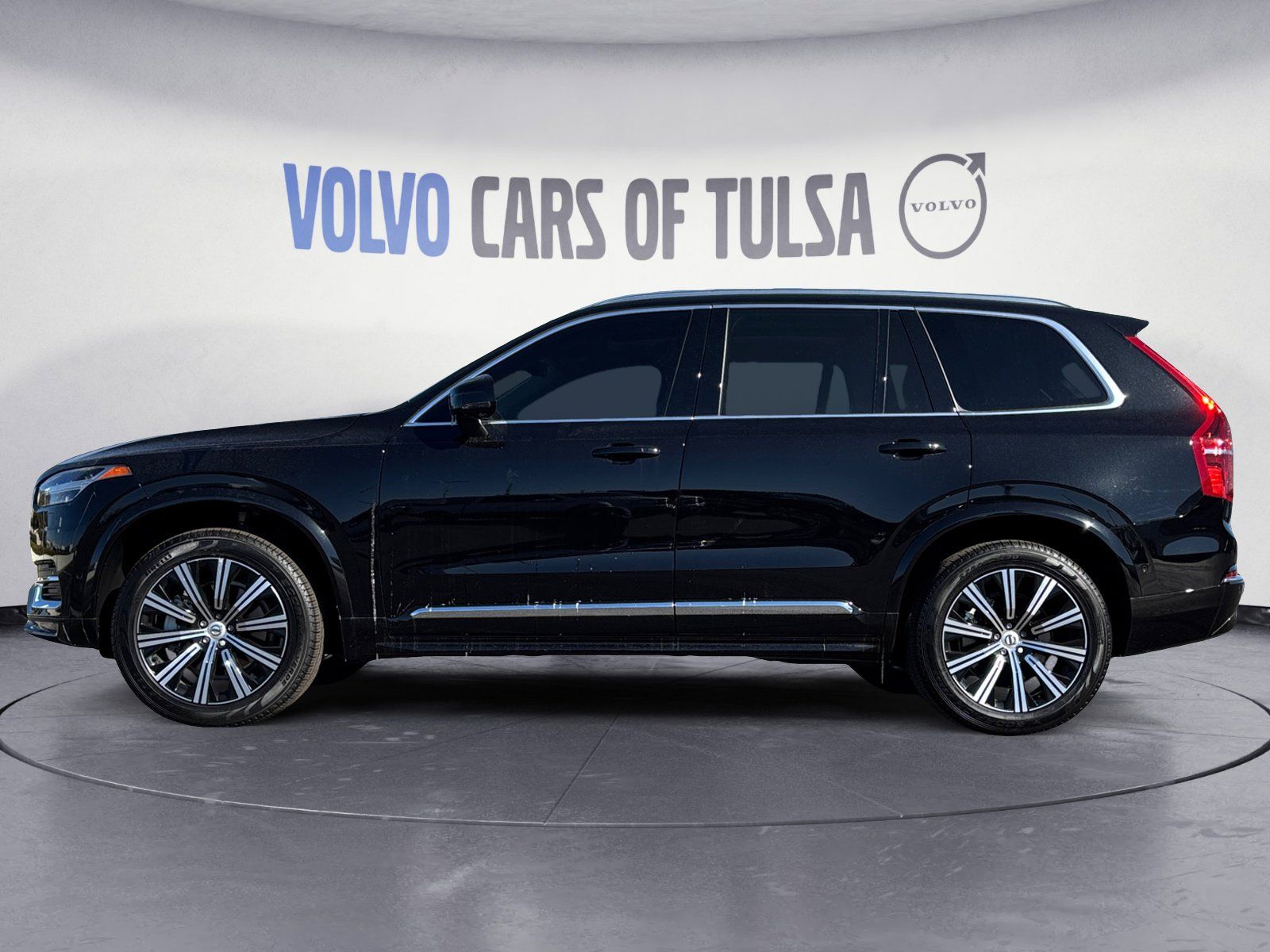2025 Volvo XC90 Plus photo 2