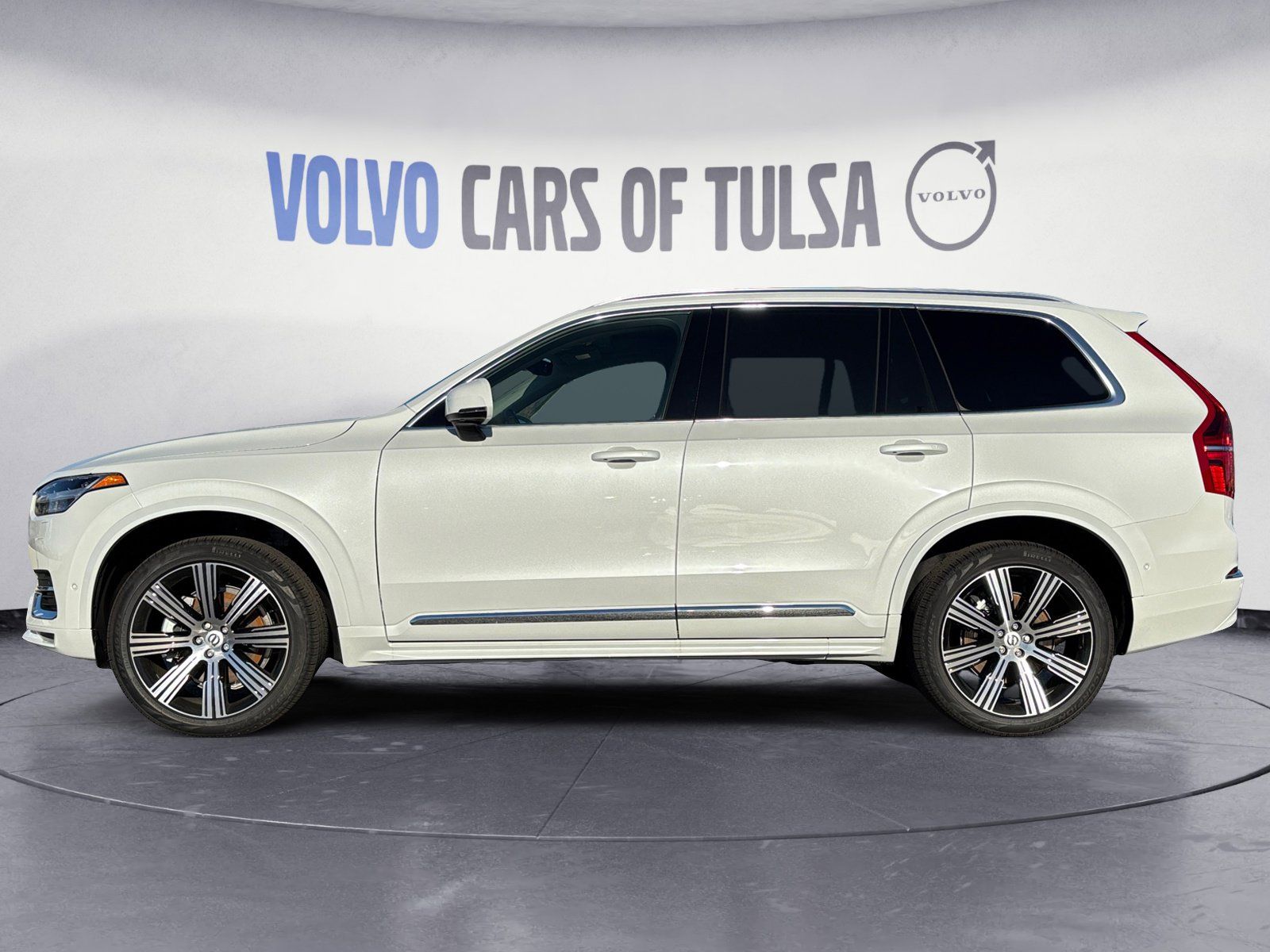 2025 Volvo XC90 Plus photo 2