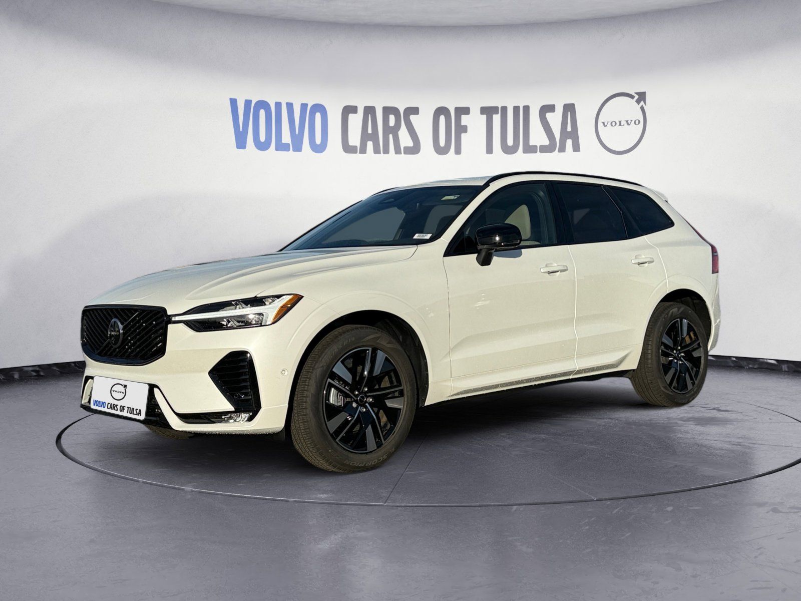 2026 Volvo XC60 Plus's photo