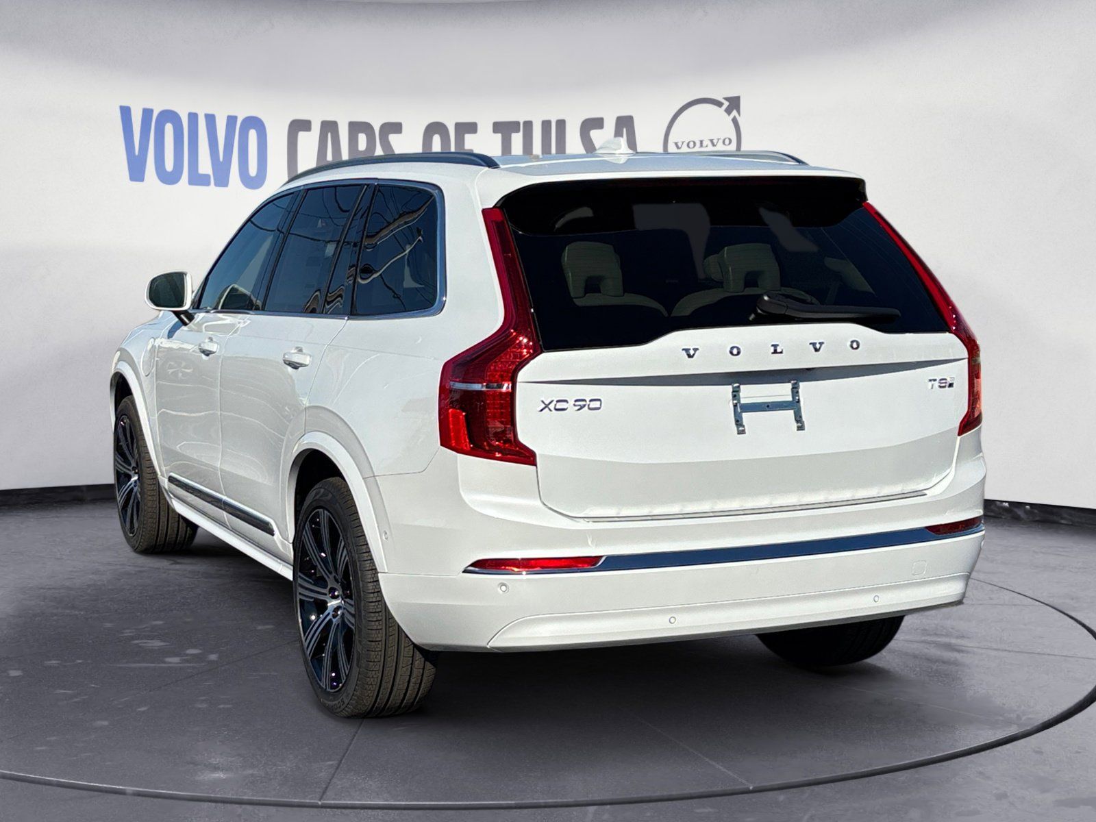 2025 Volvo XC90 T8 AWD Plus photo 3