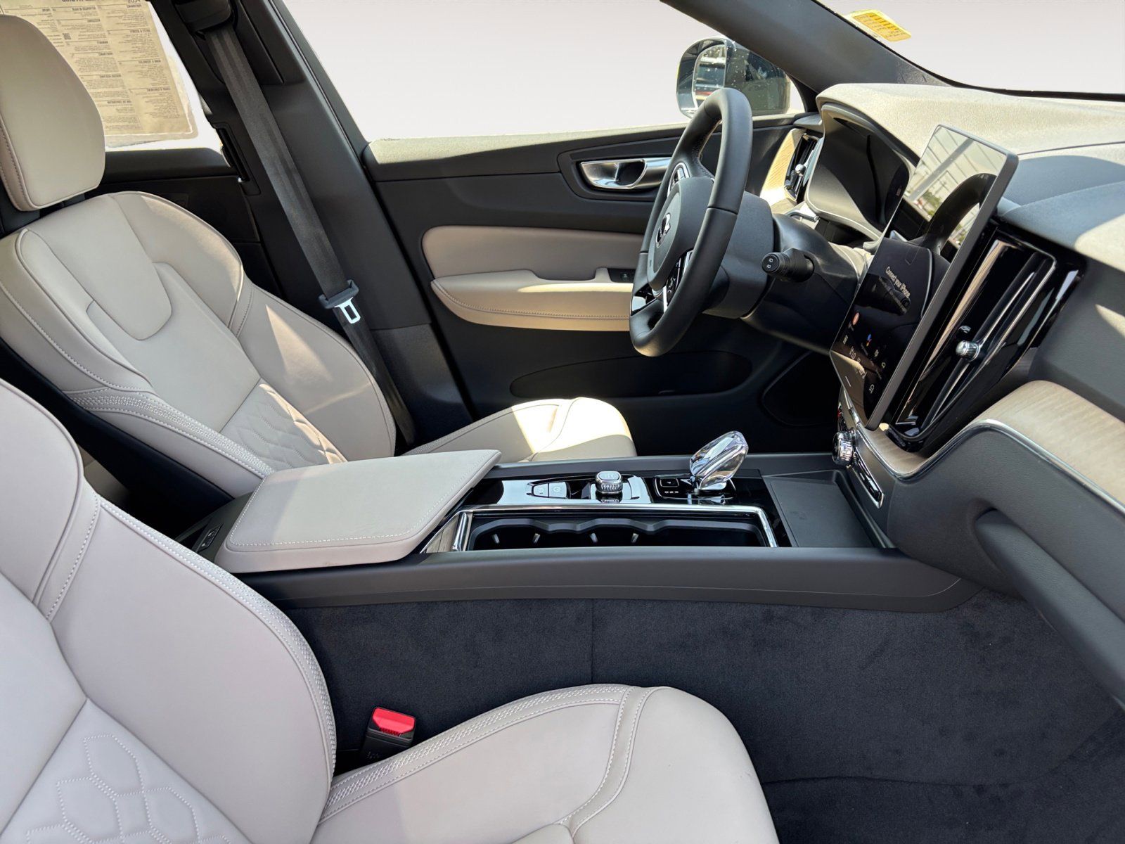 2026 Volvo XC60 Plus - Photo 15