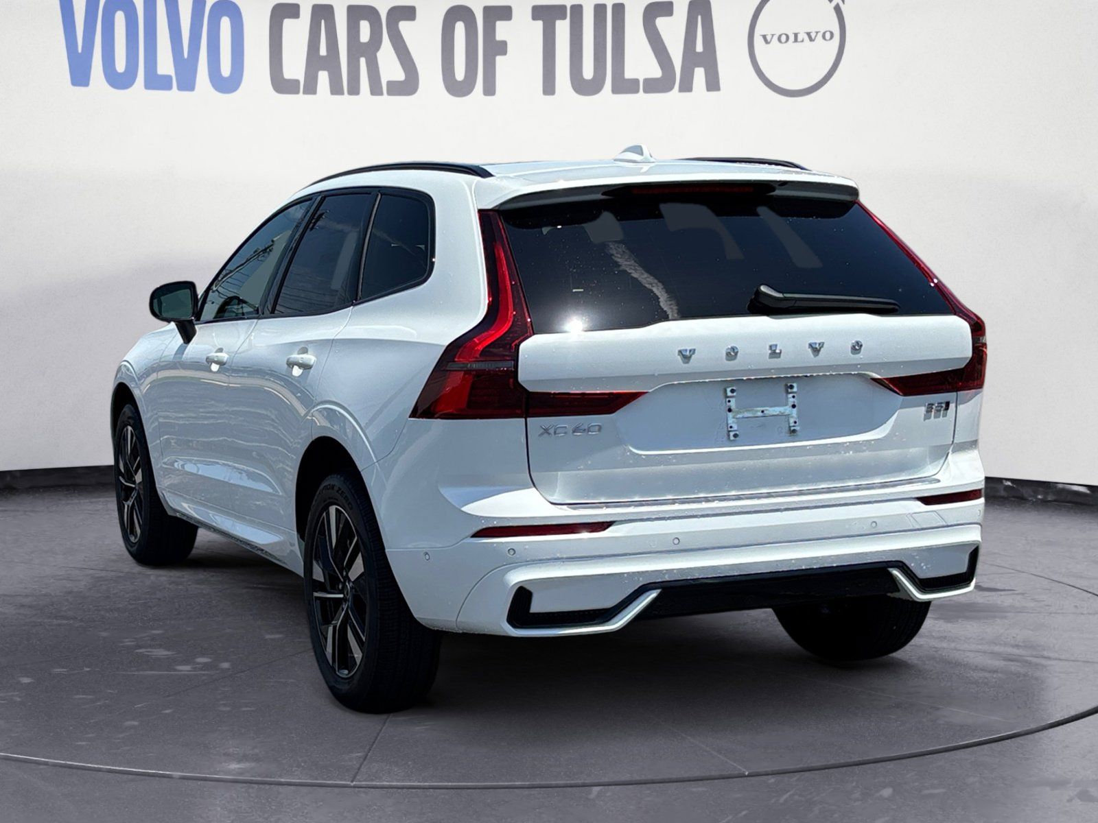 2026 Volvo XC60 B5 Plus photo 3