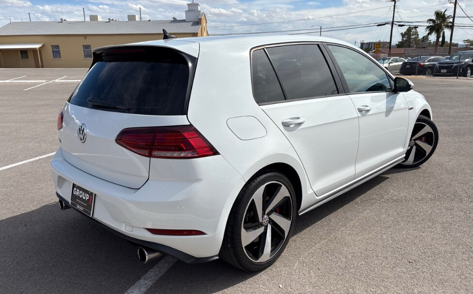 2018 Volkswagen Golf GTI SE photo 3