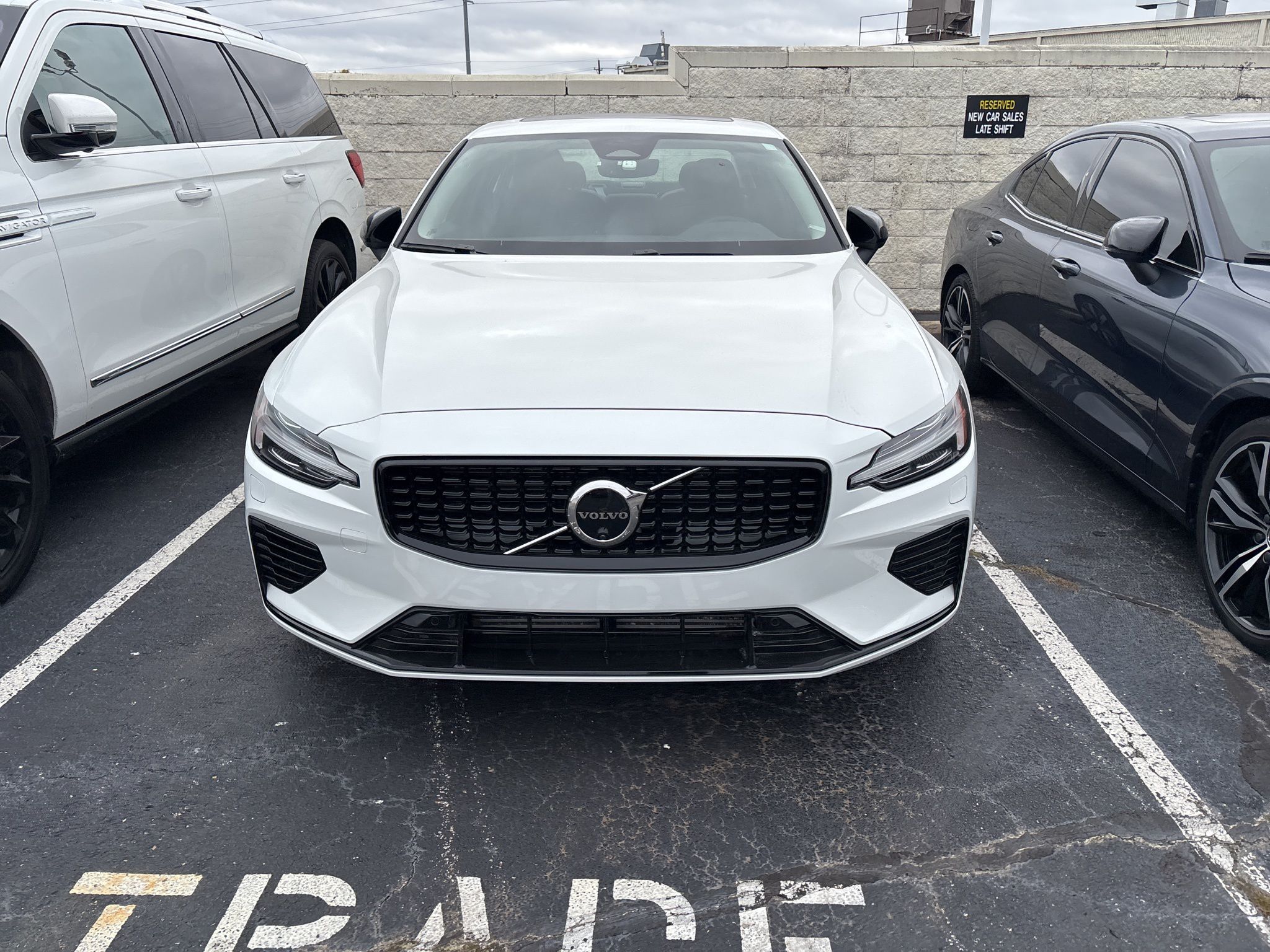 2025 Volvo S60 T8 Plus photo 2