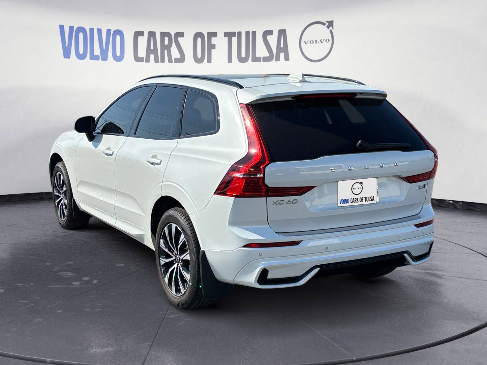 2025 Volvo XC60 B5 Core photo 3