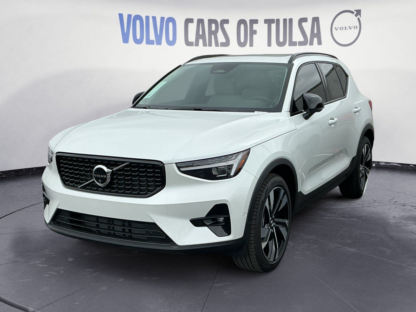 2026 Volvo XC40 SUV 