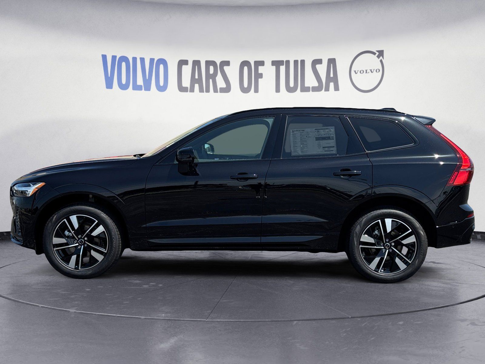 2026 Volvo XC60 B5 Plus photo 2