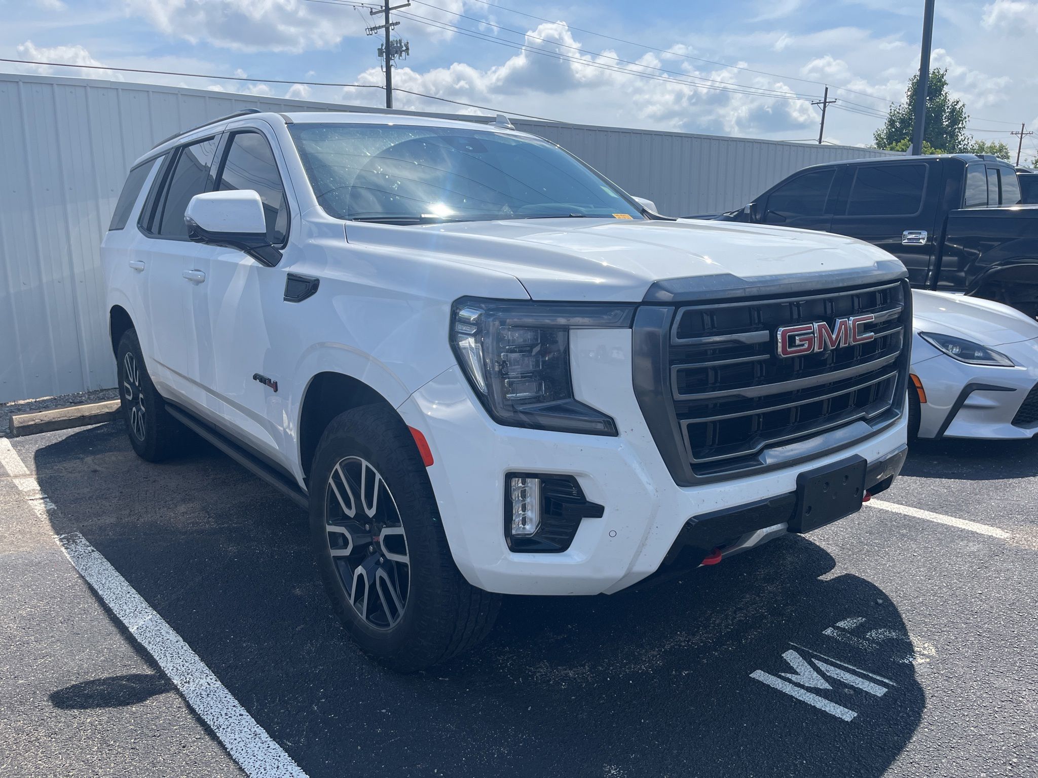 2023 GMC Yukon 4WD AT4's photo