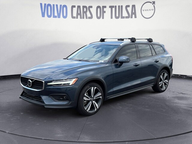 2025 Volvo V60 Cross Country B5 Plus Wagon