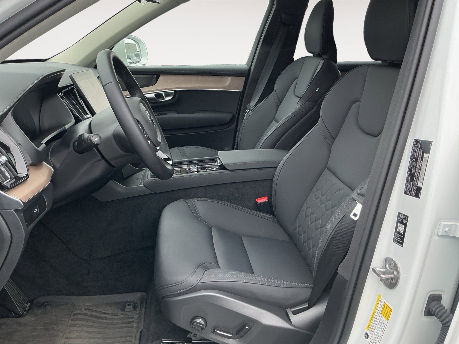 2026 Volvo XC90 Plus - Photo 9