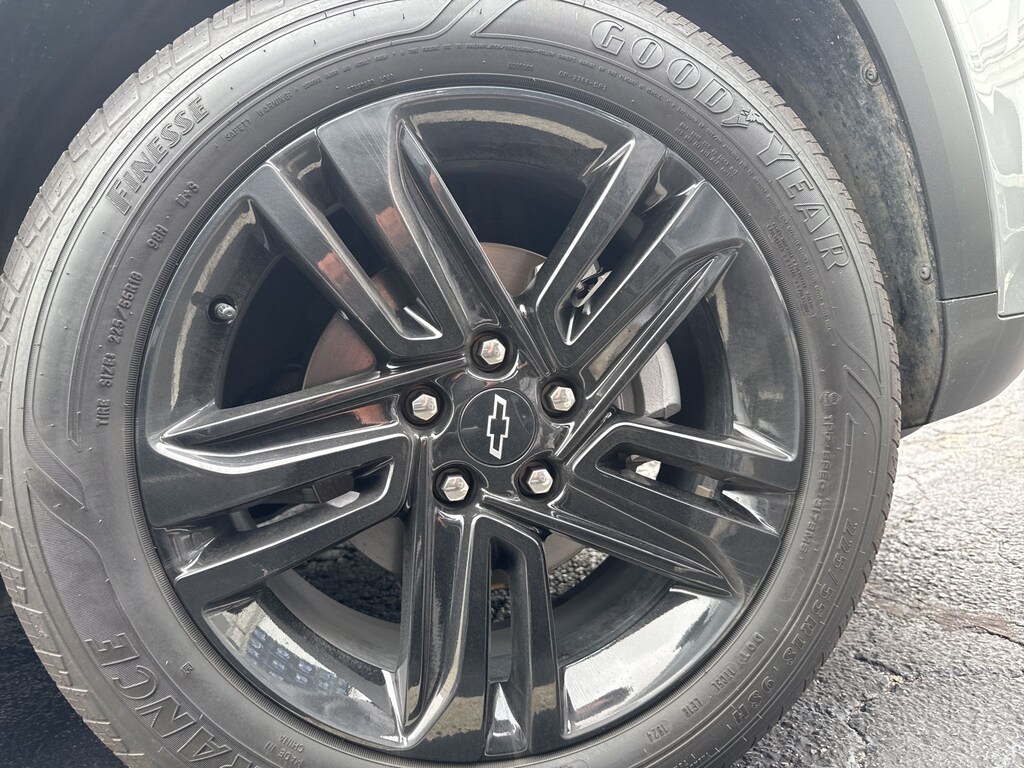 Used 2025 Chevrolet Trax Activ SUV