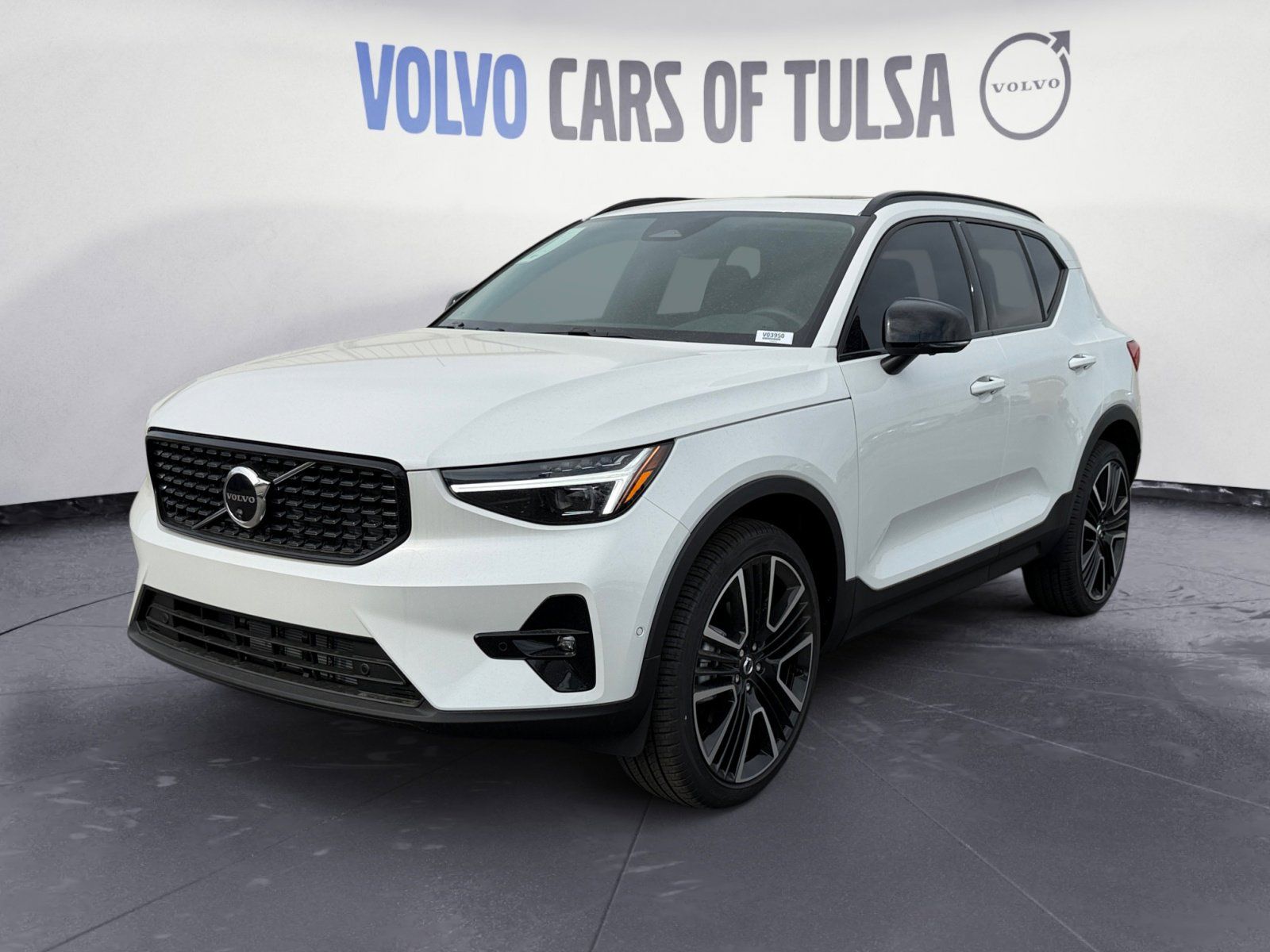 2026 Volvo XC40 B5 Ultra Dark AWD's photo