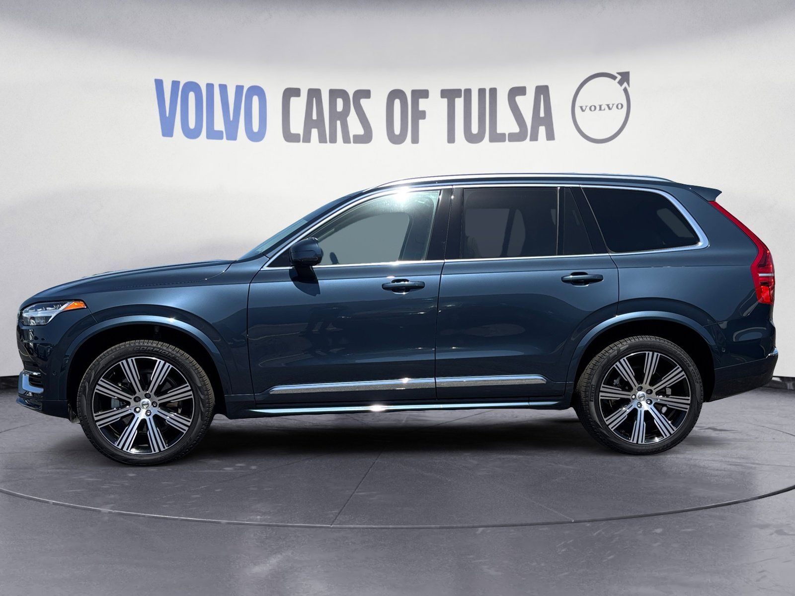 2025 Volvo XC90 Plus photo 2
