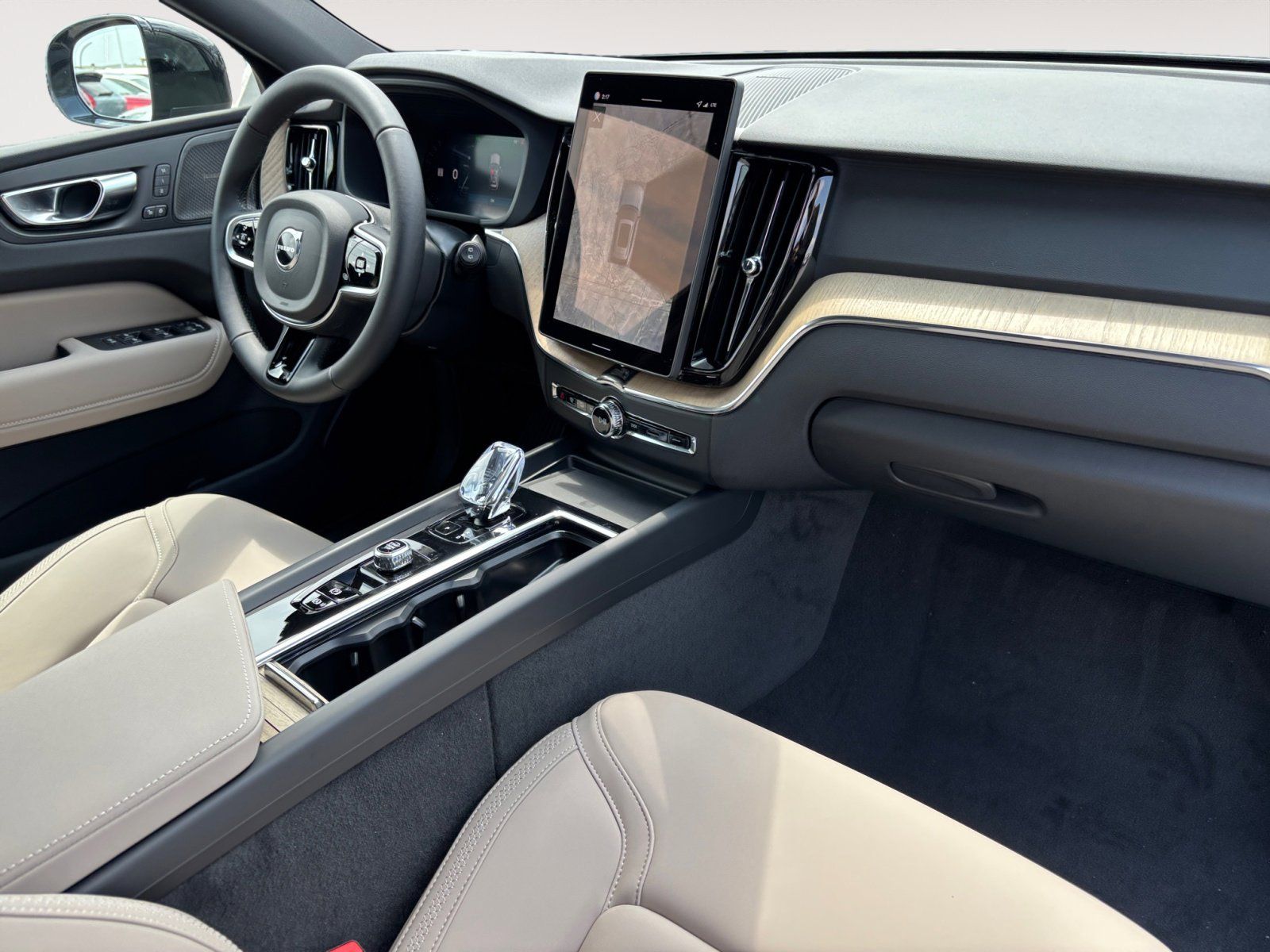 2026 Volvo XC60 Plus - Photo 10