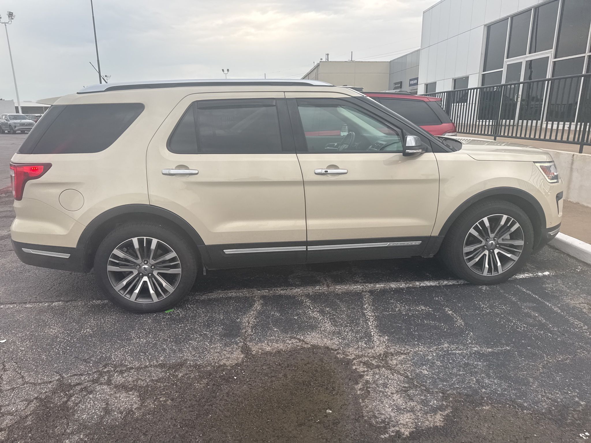 2018 Ford Explorer Platinum photo 2