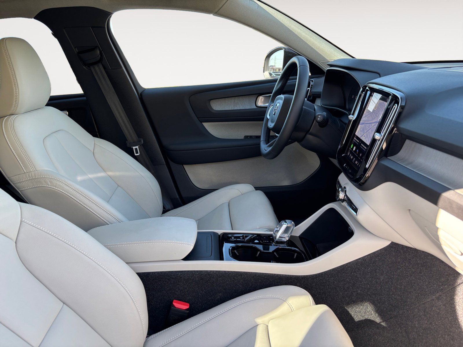 2026 Volvo XC40 Plus - Photo 15