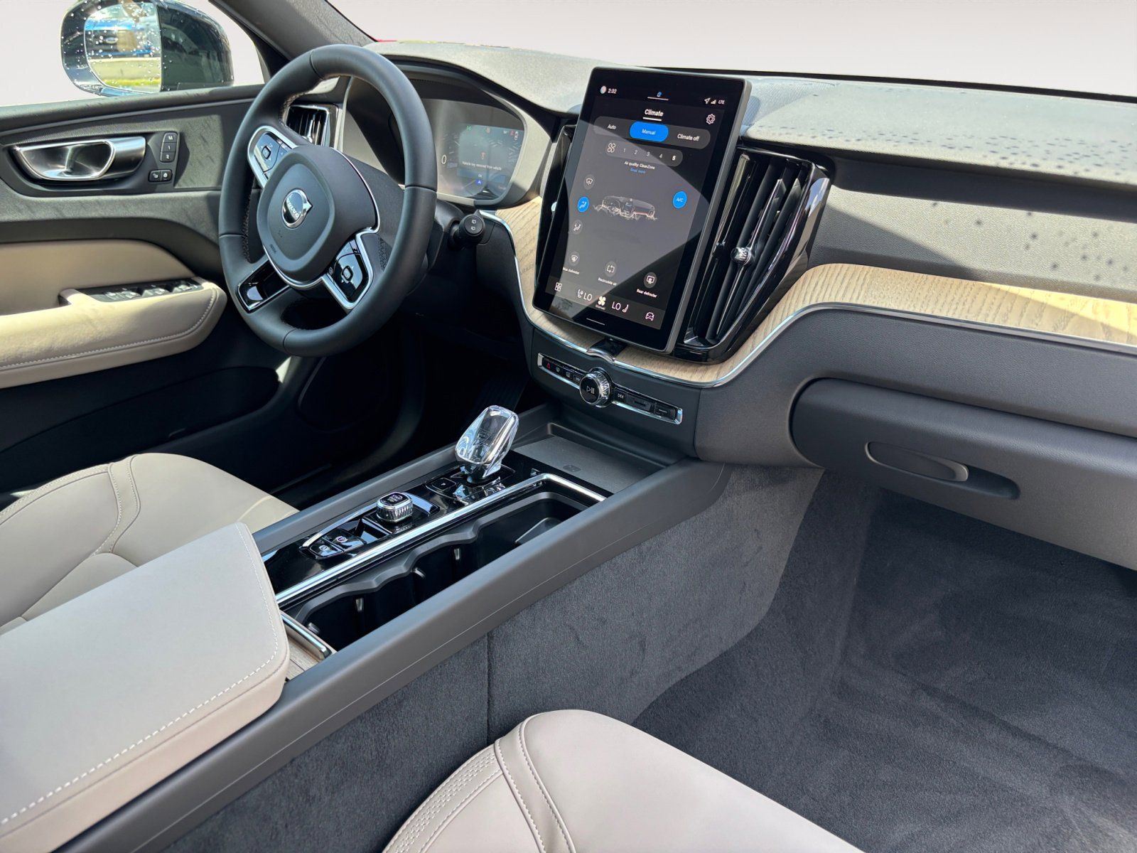 2026 Volvo XC60 Core - Photo 10