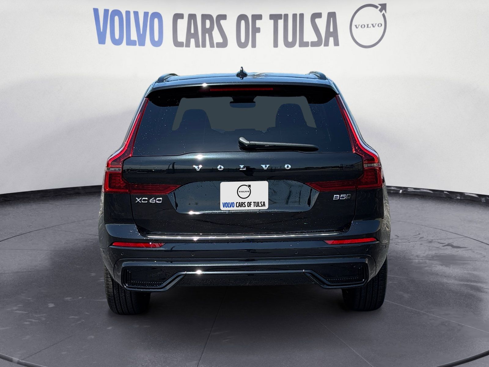 2026 Volvo XC60 B5 Plus photo 4