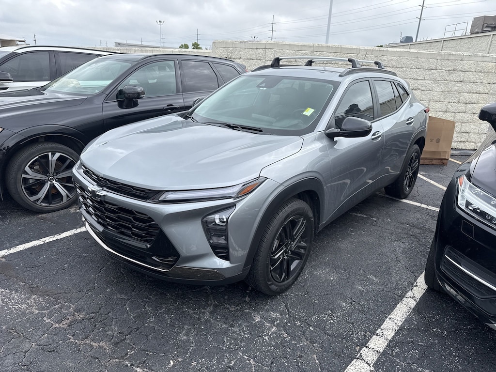 Used 2025 Chevrolet Trax Activ SUV