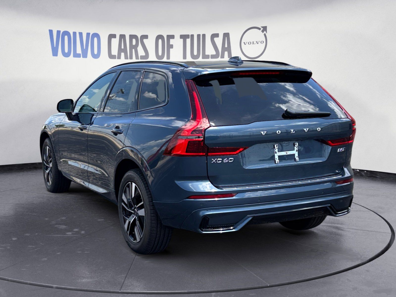 2026 Volvo XC60 B5 Core photo 3