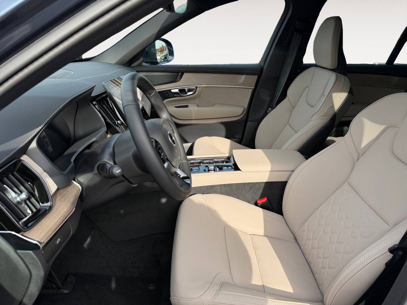 2026 Volvo XC90 Plus - Photo 9