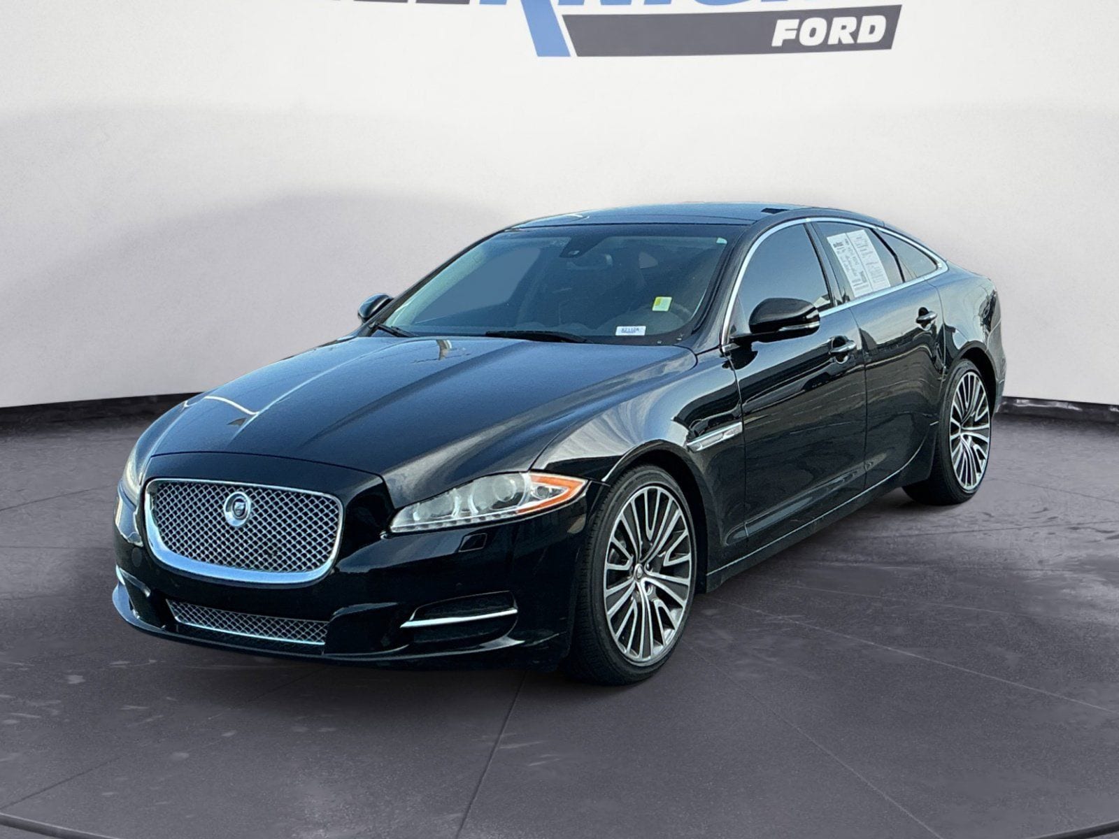 2013 Jaguar XJ XJ AWD's photo