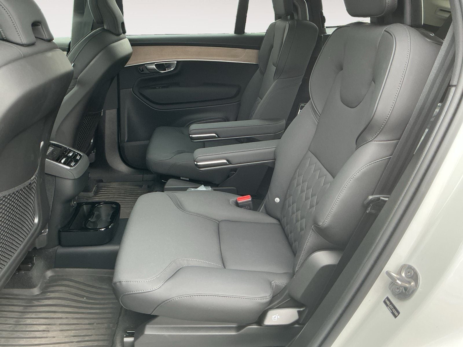2026 Volvo XC90 Plus - Photo 13