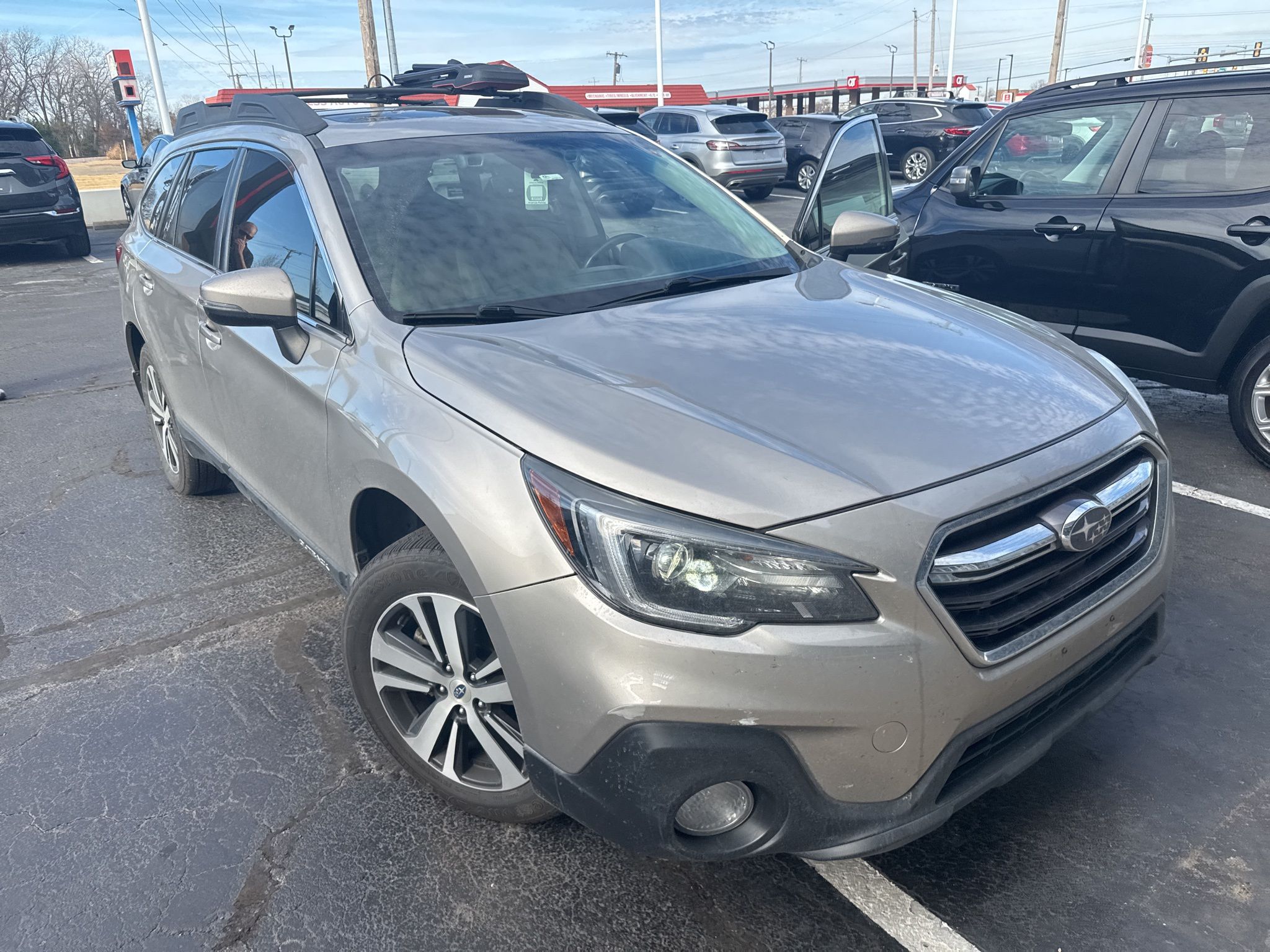 2019 Subaru Outback Limited's photo