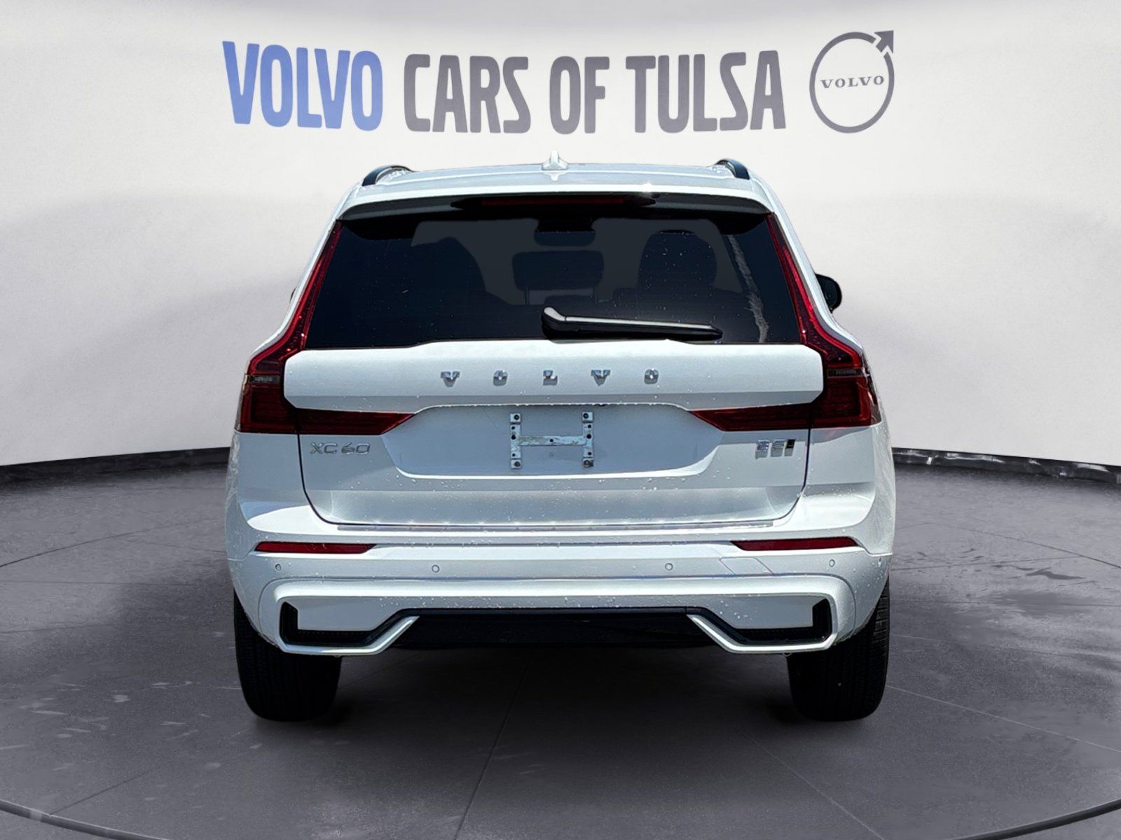 2026 Volvo XC60 B5 Plus photo 4