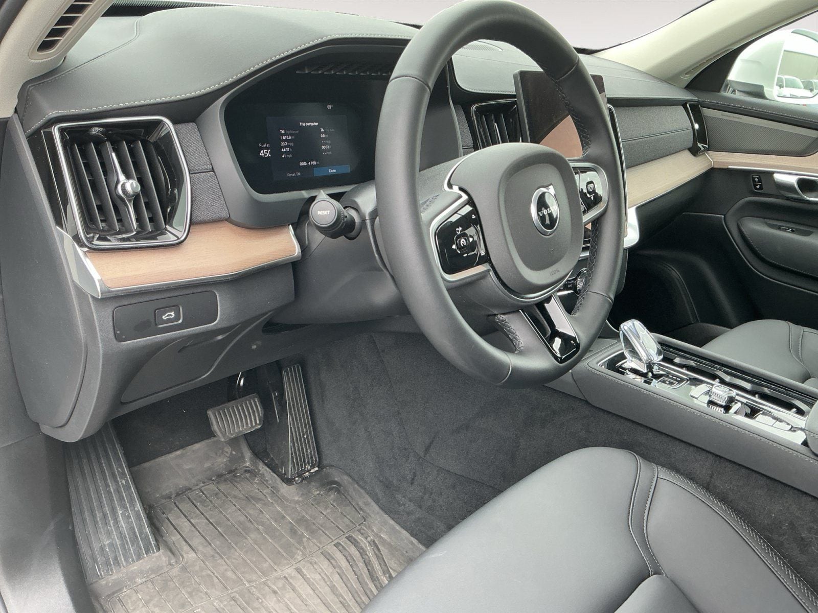 2026 Volvo XC90 Plus - Photo 10