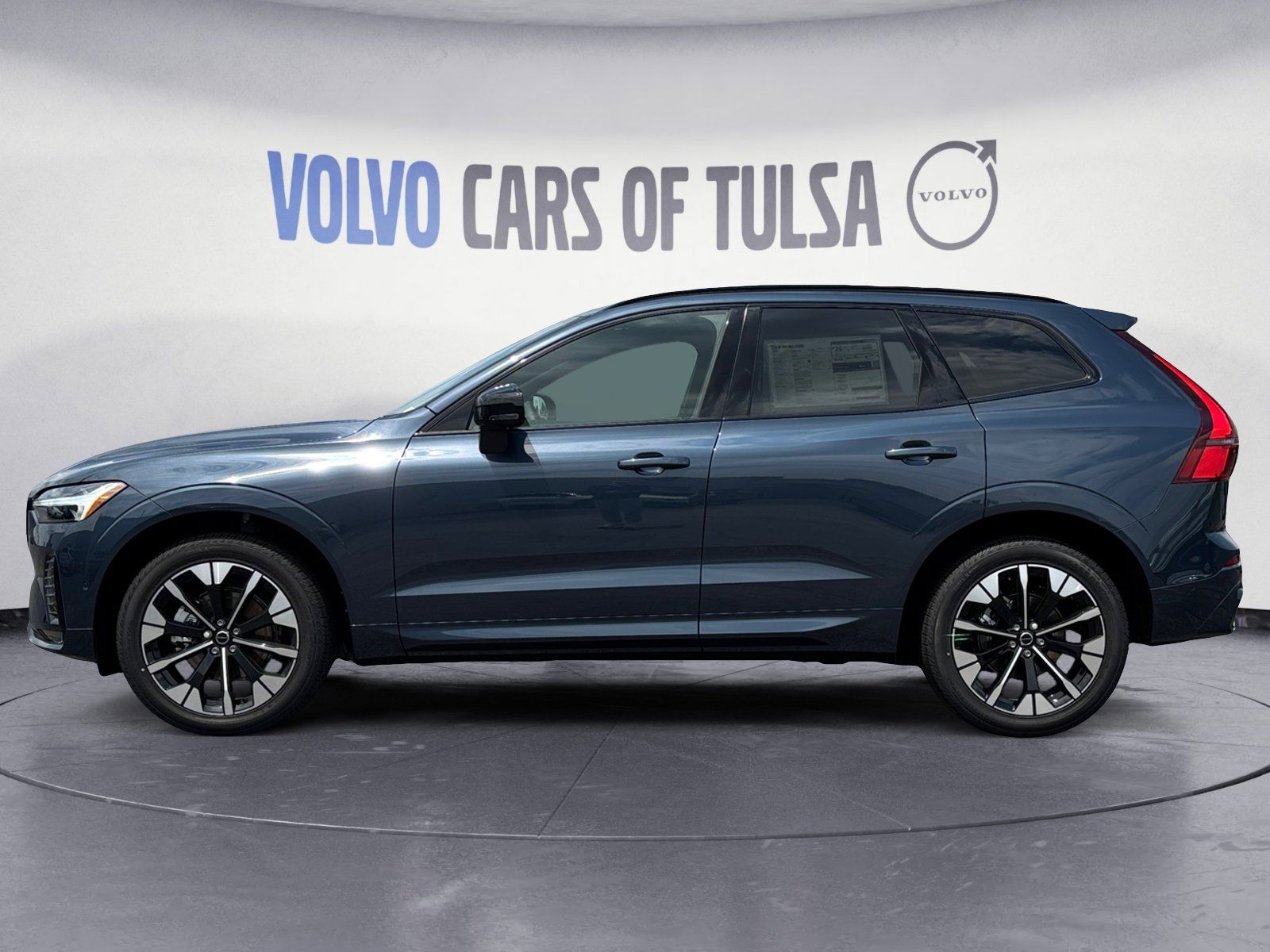 2026 Volvo XC60 B5 Plus photo 2