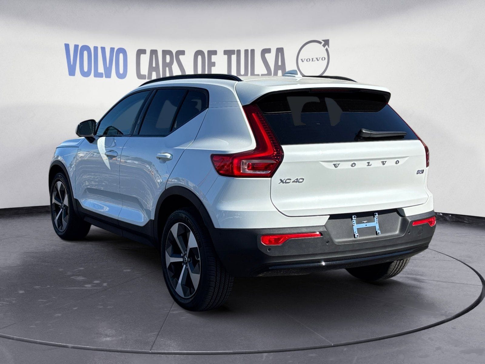 2026 Volvo XC40 Plus - Photo 3