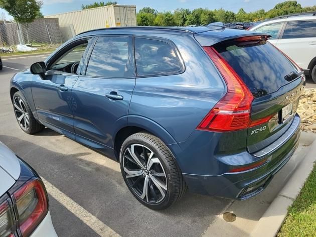 2024 Volvo XC60 B5 Ultimate photo 3