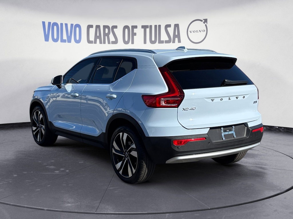 New 2025 Volvo XC40 B5 Ultra Bright Theme SUV