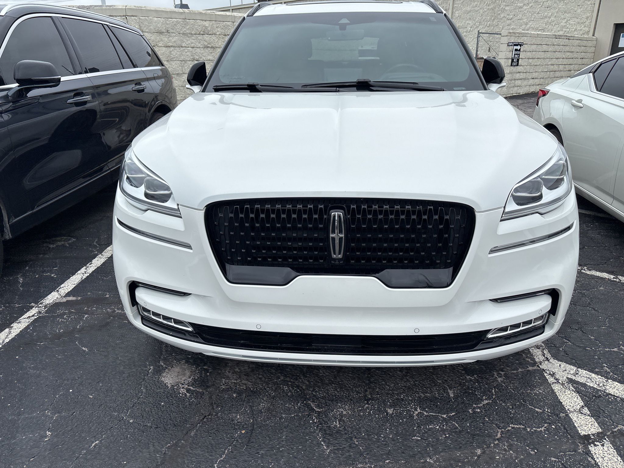 2023 Lincoln Aviator Black Label photo 2