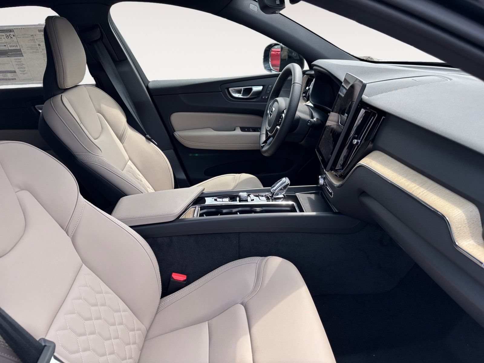 2026 Volvo XC60 Plus - Photo 15