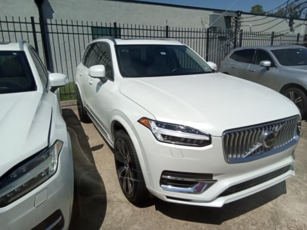 2023 Volvo XC90 Recharge T8 Plus photo 3