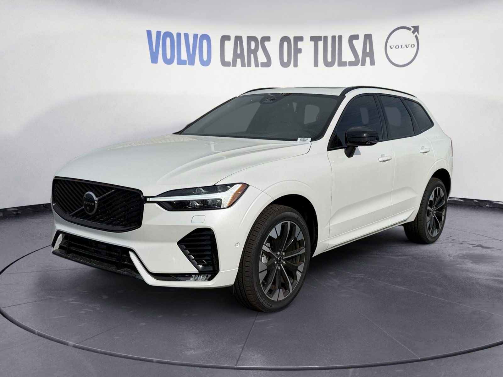 2026 Volvo XC60 B5 Plus Dark AWD's photo