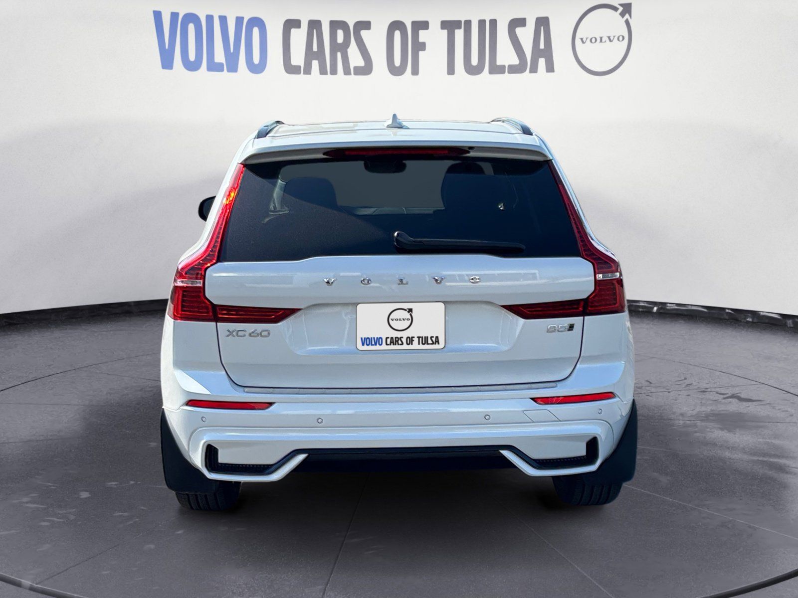 2025 Volvo XC60 B5 Core photo 4