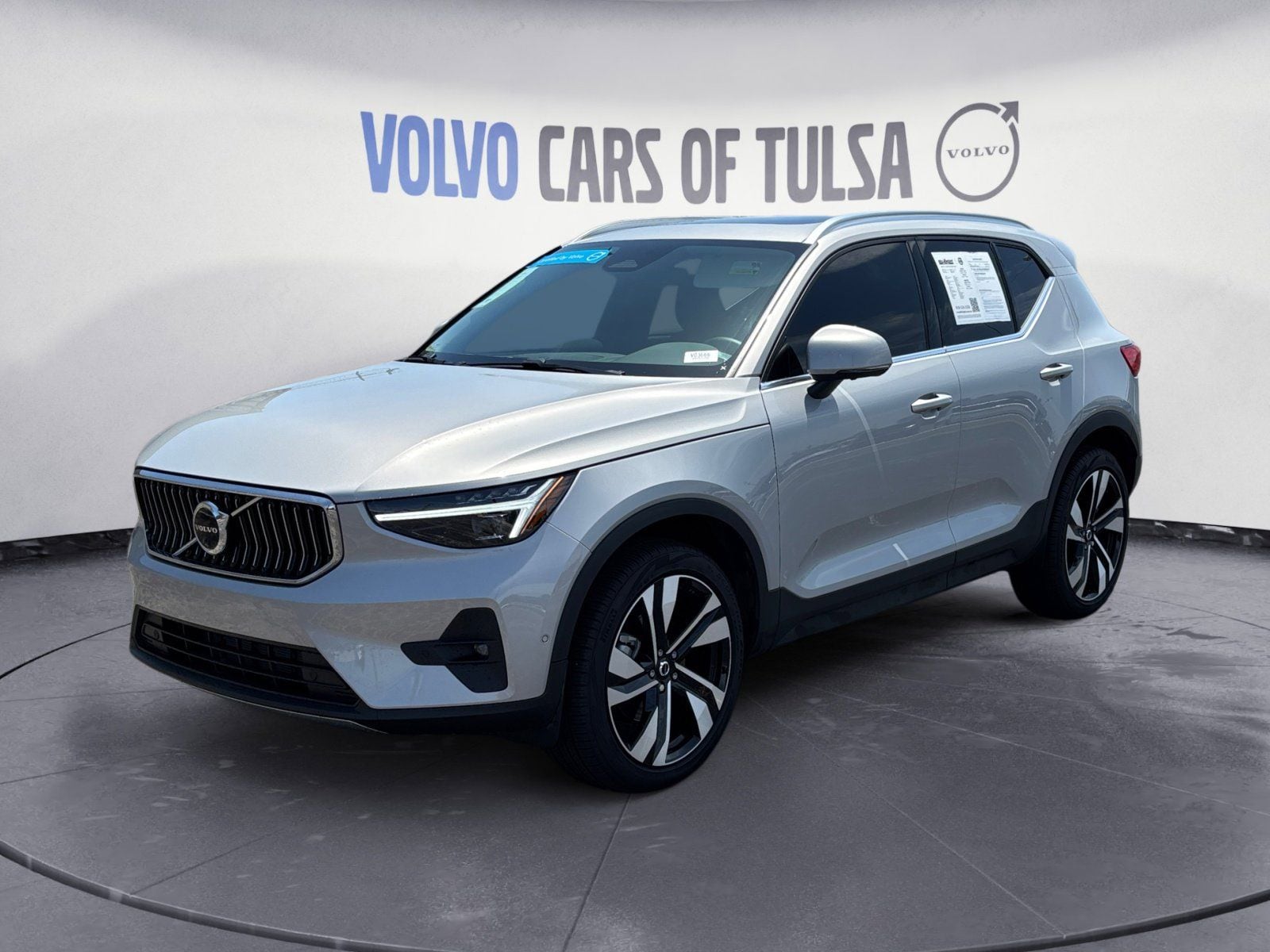 2025 Volvo XC40 Plus's photo