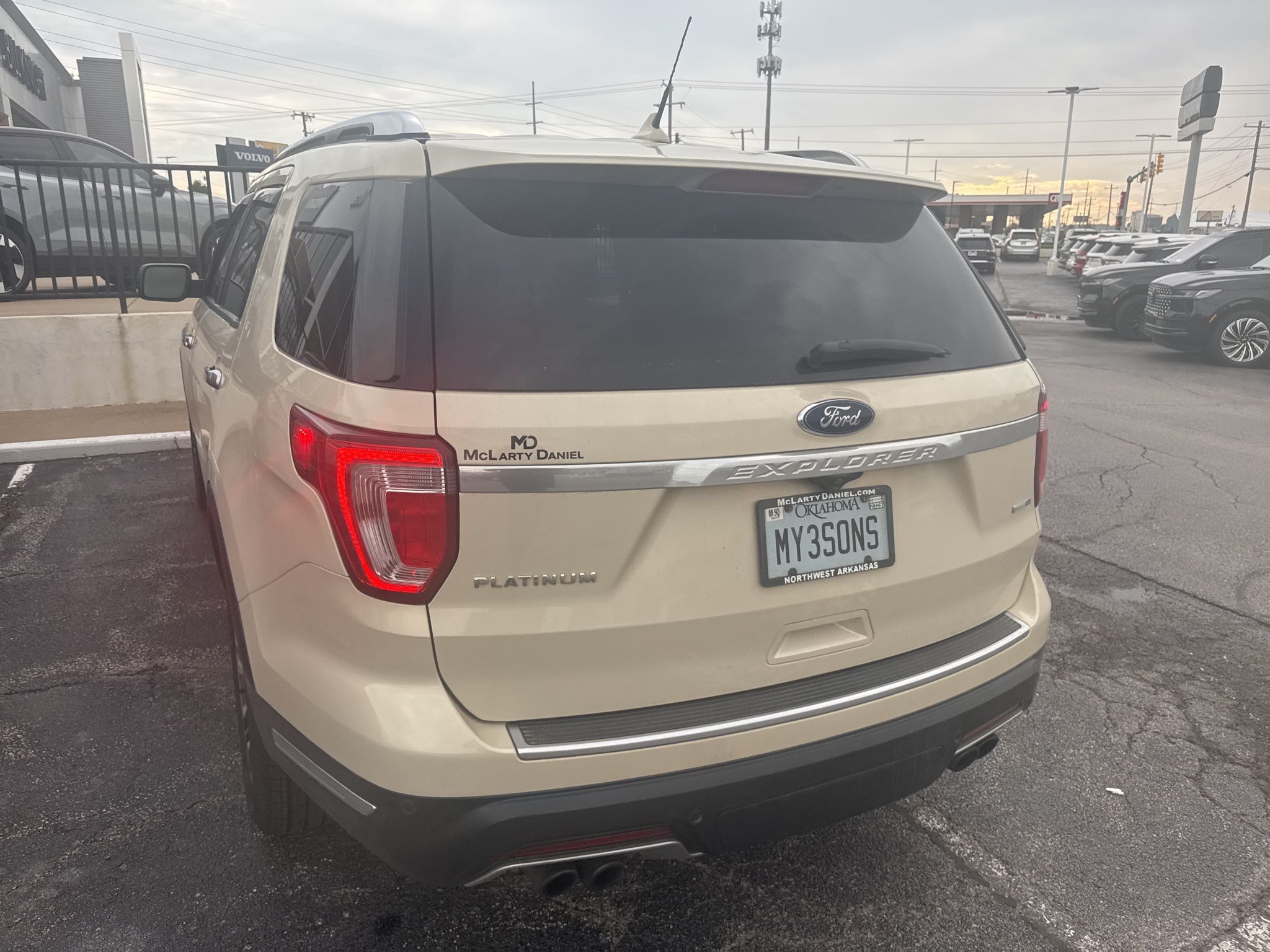2018 Ford Explorer Platinum photo 3