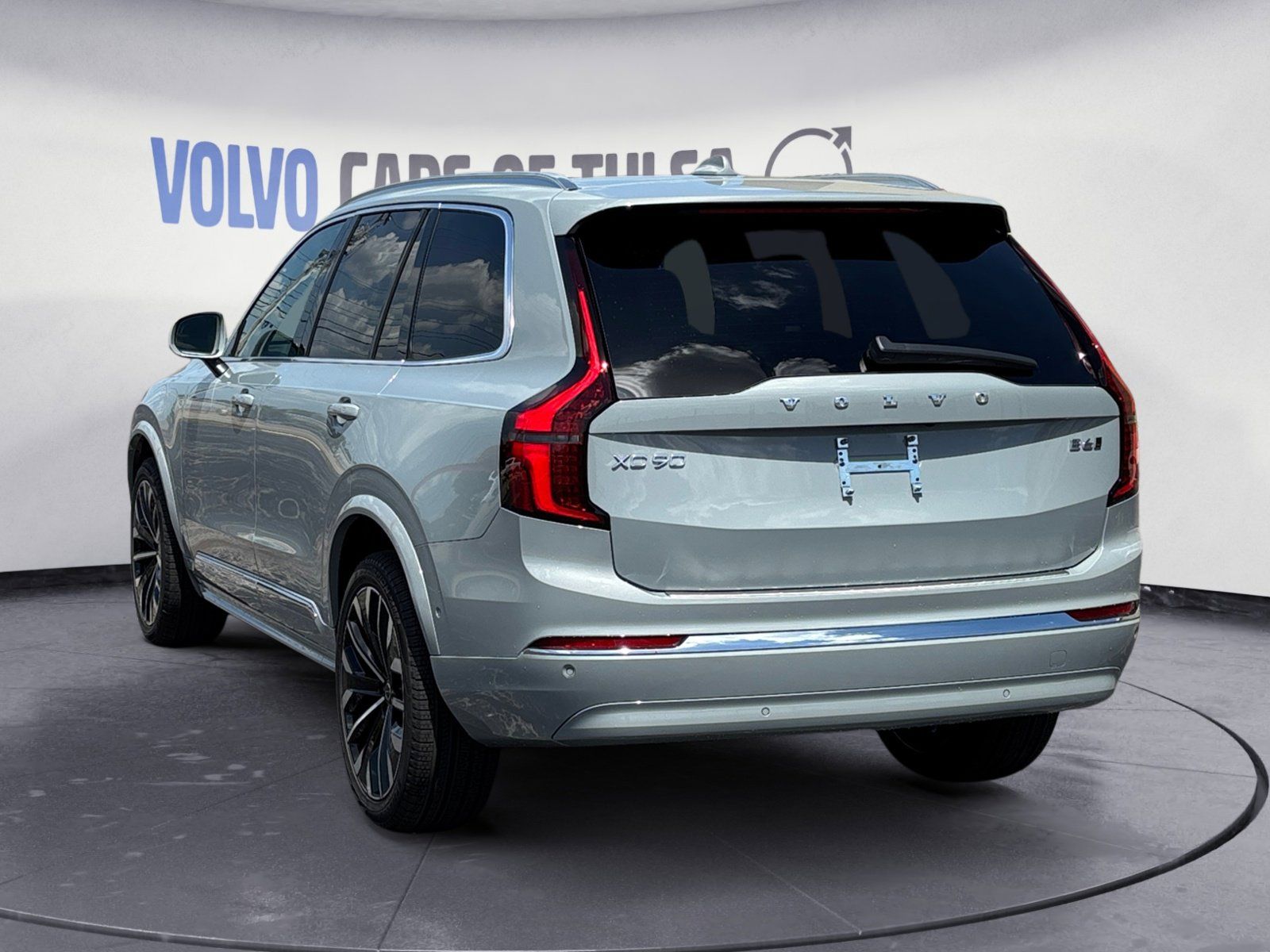 2026 Volvo XC90 Plus photo 2
